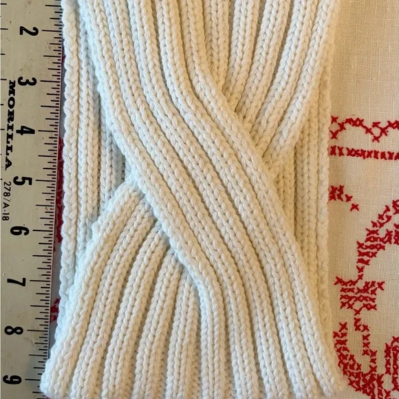 UGG Winter White/Cream Knit Headband and Fingerless Gloves - Picture 3 of 13